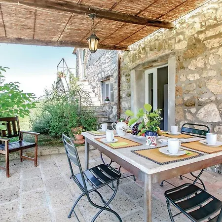 Nyaraló Casale Guadajona *